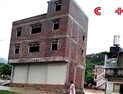 [쿠키영상] 홍수에 '와르르' 무너지는 3층 건물