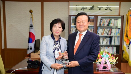 김천시, 윤청자 여성단체협의회장 일일명예시장 위촉