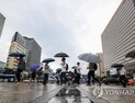 [오늘 날씨] 전국 대부분 흐리고 비…낮 최고 기온 ‘30도’