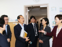 [순간포착] 진선미 신임 장관, 여가부 첫 상견례 “잘해봅시다”