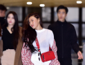 ‘나혼자 튄다’ 마마무 화사, 스웩 넘치는 공항패션 시선 강탈!