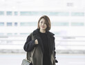 김성령 공항패션, 출국길을 화보로 만드는 ‘청초 미모’