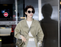 김서형, 우아한 공항패션 눈길… 스카이캐슬 김주영 선생님의 반전