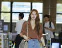 [공항 패션이란] 이성경, 공항 출국길이 화보 그 자체… 명불허전 사복패션 여신