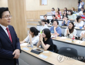 황교안 ‘아들 스펙 발언’ 두고 여야 공방 격화