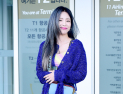 [공항 패션이라] 헤이즈, 과감한 컬러 스타일링으로 ‘독보적 존재감’