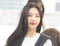 레드벨벳 조이, 빛나는 미모로 공항에 등장해 화제