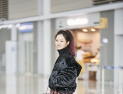 엘사보다 예쁨? 레드로 뽐낸 혜리의 공항 패션