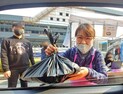 사라졌던 노량진 드라이브 스루, 재개장<br>“차 안으로 모둠회 샥샥”