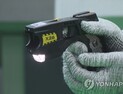 홍콩 경찰, 시위 진압에 테이저건·그물총 사용 검토