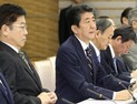 아베 “2주 동안 전국적 스포츠·문화행사 연기·축소 요청”