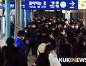 韓, ‘심각’ 대응 불구 코로나19 확산 못 막아… “좁은 공간·밀접 접촉 관리해야”