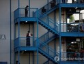 싱가포르, 이주노동자 기숙사 코로나19 집단감염… 전체 확진자 60% 육박