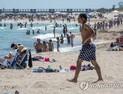 휴양객 밀물에…美 마이애미 비상사태 선포