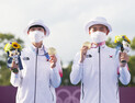 ‘양궁 막내’ 김제덕·안산, 한국 첫 금메달 선사