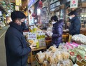 전북개발공사, 거리두기 지켜 전통시장 응원 동참  