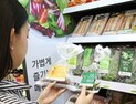 “배달·택배·장보기까지…” 편의점, 마트도 밀어낸다