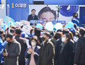 이재명, ‘이대녀’ 호응 받자 ‘환한 웃음’… “여성 차별 존재”
