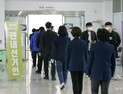 사전투표 첫날, 뜨거운 민심 어디로