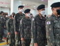 [포토]사전투표 첫날, 군장병 주권행렬
