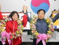 ‘3선 성공’  두손 치켜든 이현종 철원군수 