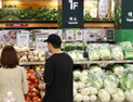 물가 안정 ‘안간힘’…소비자 지갑 열기 나선 유통업계