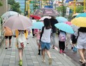 '알록달록 우산물결'