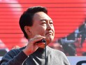 尹 지지율 20%대… ‘취임 100일 기자회견’ 반전 카드 될까