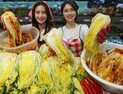 김장 물가 ‘고공행진’…팔 걷어 붙인 유통가