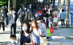 부모 10명 중 4명 "한국, 아이 키우기 역부족" [2022 부모결산③]