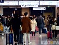 제주공항 항공편 무더기 결항… 3만명 발 묶였다