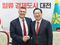 아키바 토르 주한 이스라엘 대사 이장우 시장 만나 협력 제안