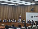 與 “송영길 검찰출석, 여론 호도하려는 정치 계산”
