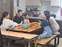 휴일, 다둥이 엄마 '여왕의 식탁' 에 앉다