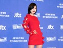 최수영, 매력적인 레드 원피스 