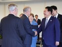 尹대통령, 美 상원의원단 접견…‘리투아니아 첫 일정’