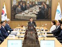 기준금리 4연속 동결…물가 안정·금융불안정 고려한 듯