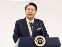 尹대통령 애국지사 소개에 ‘뭉클’…“보편과 정의”