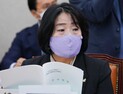 윤미향, 징역 5년 구형… “국회의원 된 대가 커” 오열 