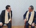 尹대통령, 中 총리 만나 “시진핑 안부 전해달라” 
