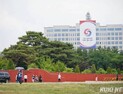 尹 순방서 의전비서관 배제…자녀 학폭 의혹
