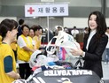 김건희 ‘적십자 바자 행사’ 참석…‘관계자 격려’