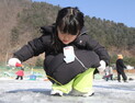 산천어낚는 어린이[쿠키포토]