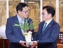 조용한 대화 속 ‘기싸움’…우원식 “재의요구권 신중해야”