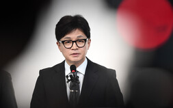 닻 올린 ‘한동훈號’…민주당은 새 지도부 향해 ‘파상공세’