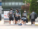 “당장 수행평가 4개인데”…개학 맞은 학교, 코로나 어쩌나 