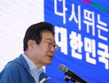 이재명 “민주당이 국정 방향타 역할 해야…민생 정치 고삐 죌 것”