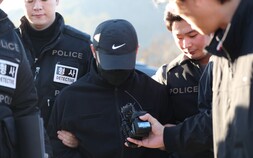‘동료 군무원 살해·시신 훼손’ 軍 장교, 신상공개 정지 가처분 기각