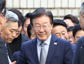 1심 선고공판 출석하는 이재명 대표