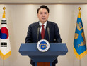 尹, 탄핵안 가결 이후 상황 대비…헌재 직접 출석·재판 생중계 요청 등 검토